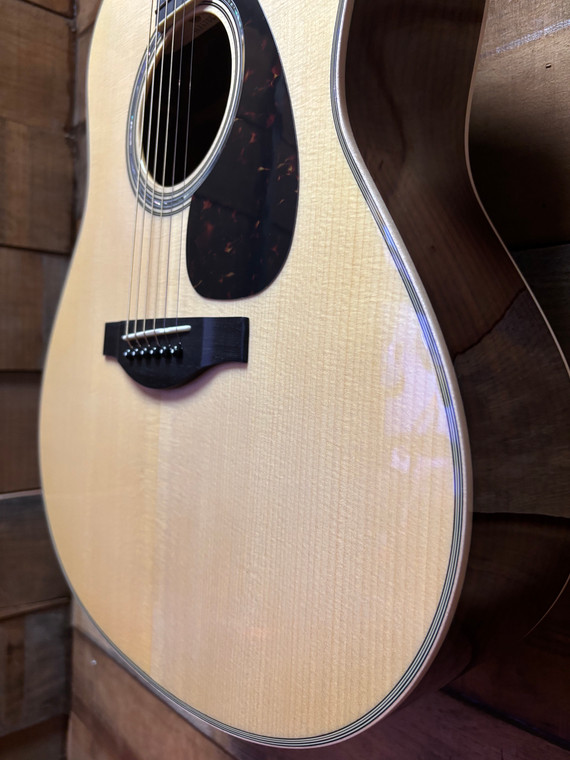 Yamaha LL-16HB Dreadnought Acoustic Natural w/case