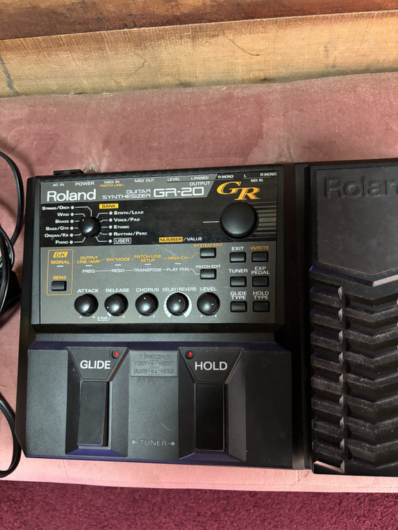 Pre-owned Roland GR-20 w/GK-3 Devided Pickup