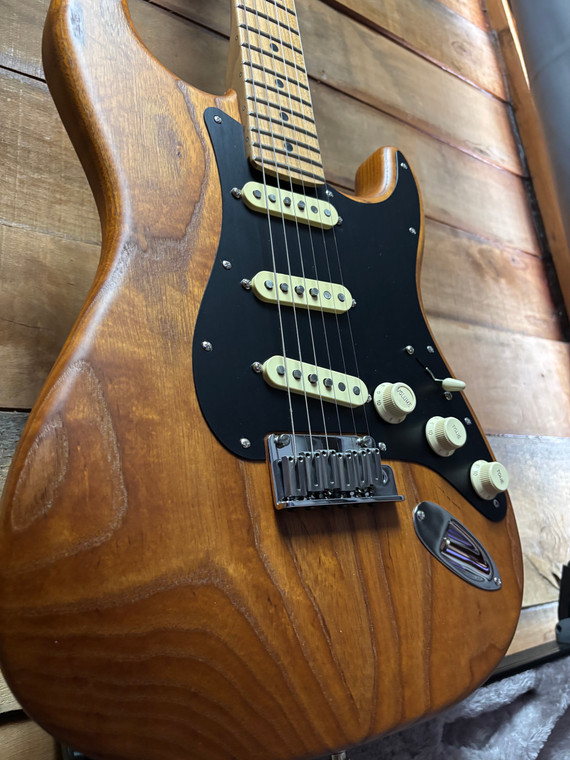 Fender FSR LTD American Ultra II Strat Roasted Ash w/case