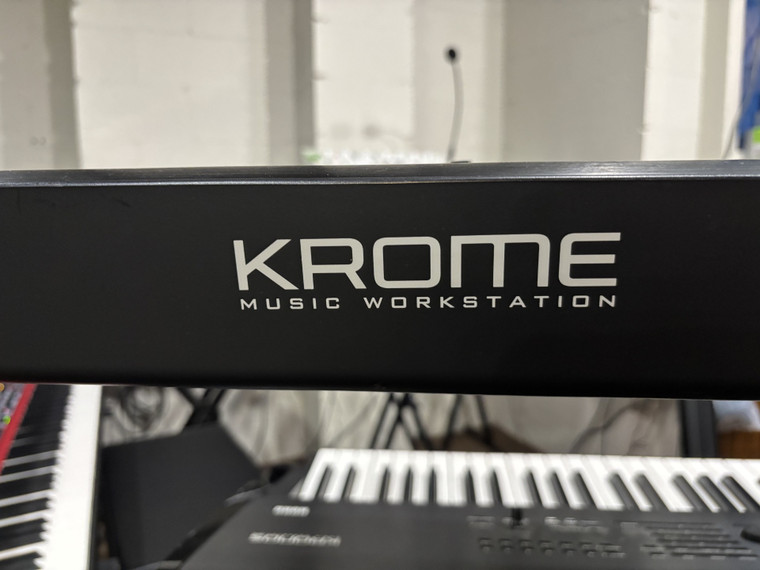 Pre-owned Korg Krome 73 Workstation w/bag