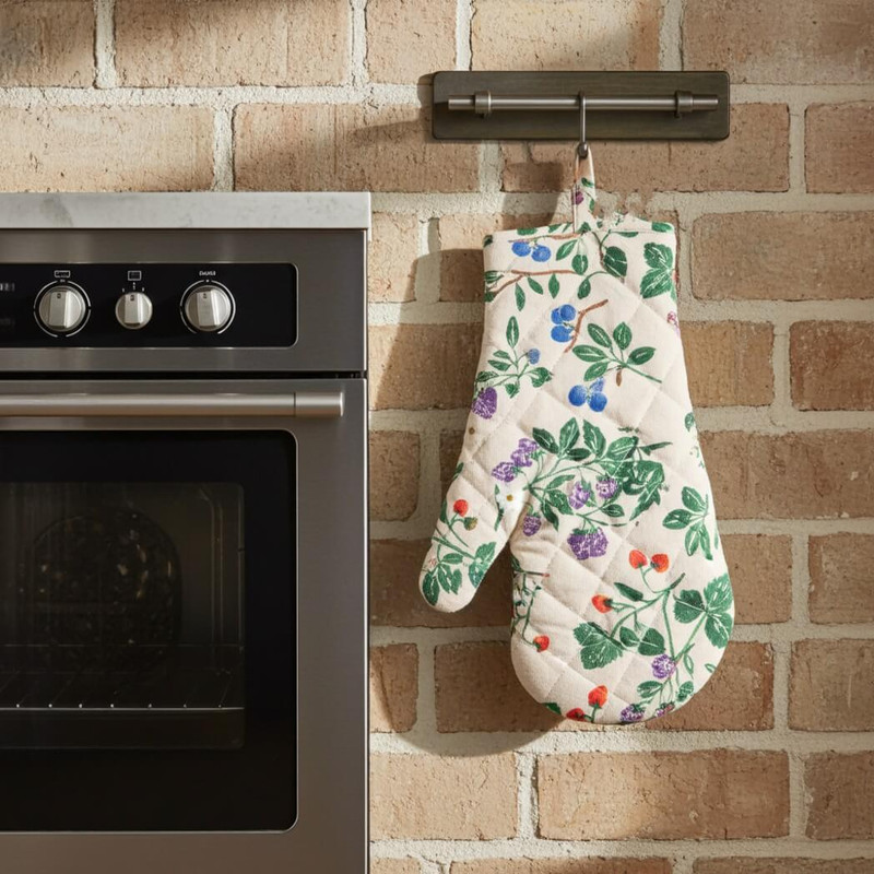 Now Designs by Danica Oven Mitt, Chef Berry Bramble