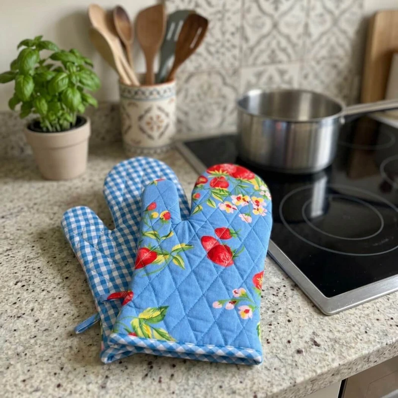 Modern Prairie Strawberry Magic Oven Mitts, Set of 2, Blue