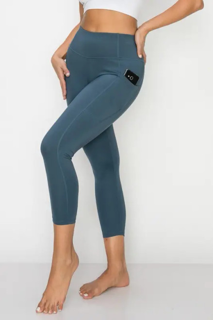 HIGH WAIST CAPRI YOGA PANTS WITH SIDE POCKETS