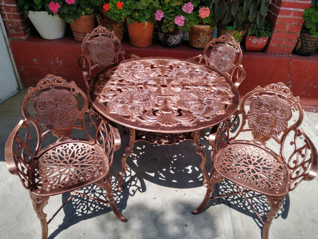 rustic garden dining set owl lifestyle image
