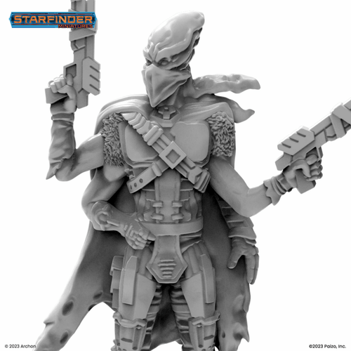 Starfinder Masterclass Miniature: Kasatha Outlaw, a 32mm scaled, high-quality plastic model with scenic base, featuring an outlaw with dual guns and cape, from the Pact Worlds series by brand 52 in a detailed collectible design.