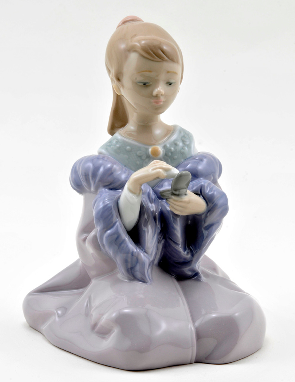 Nao Porcelain by Lladro AS Pretty AS MOM (Mum) 2001715-