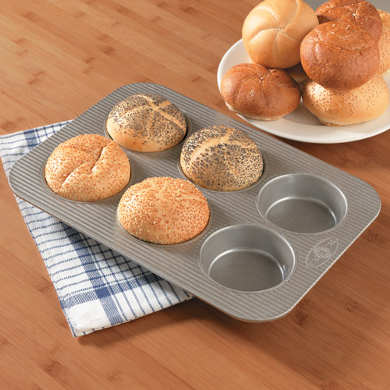 https://cdn11.bigcommerce.com/s-e0xlh4avpe/images/stencil/1280x1280/products/112061/148227/usa-pan-mini-round-cake-panel-pan-6-well-26__53091.1650942401.jpg?c=1