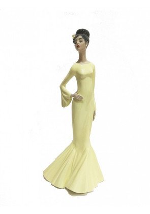 Nao By Lladro Gala Party (Yellow) Figure