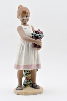 Nao by Lladro Porcelain "From My Little Garden" Figurine