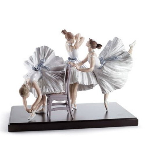 Lladro Backstage Ballet Porcelain Figurine