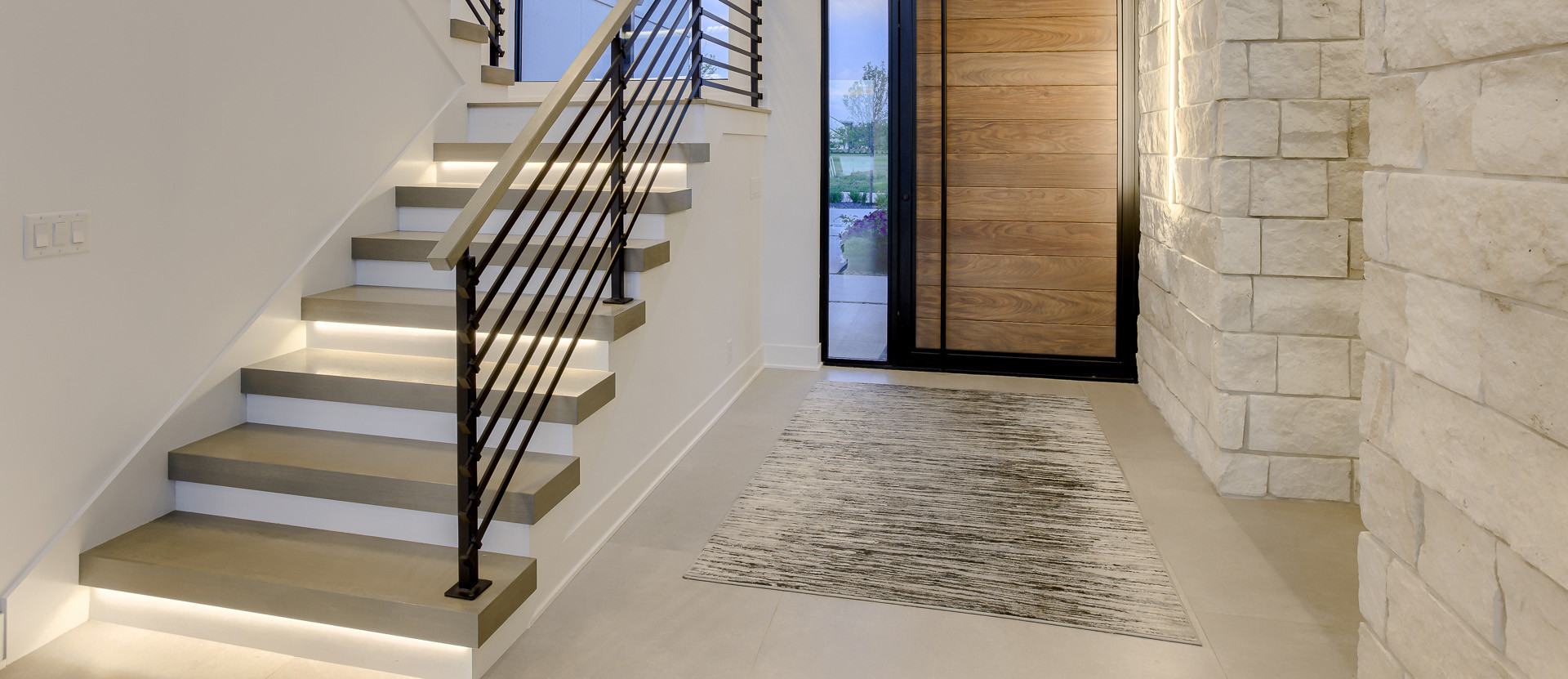 High quality wood stair parts, thick stair treads, large newel posts