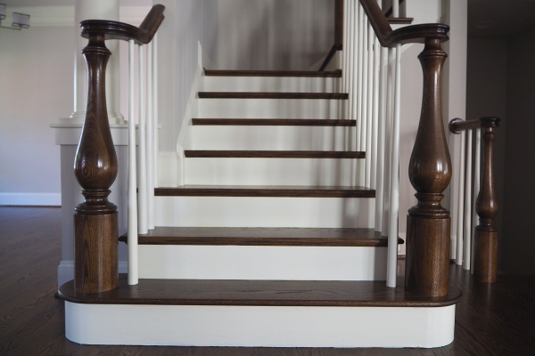 High Quality Wood Stair Parts Thick Stair Treads Large Newel