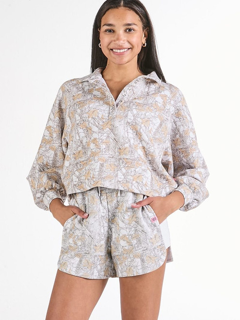 0225-SHORT-CNTRST-CAMOWHT