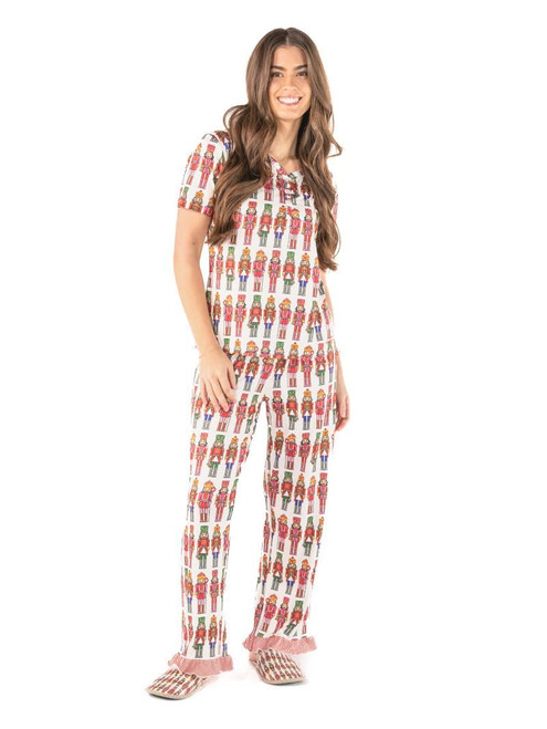 0226-PJ-LILY-HOL-NUTCRK