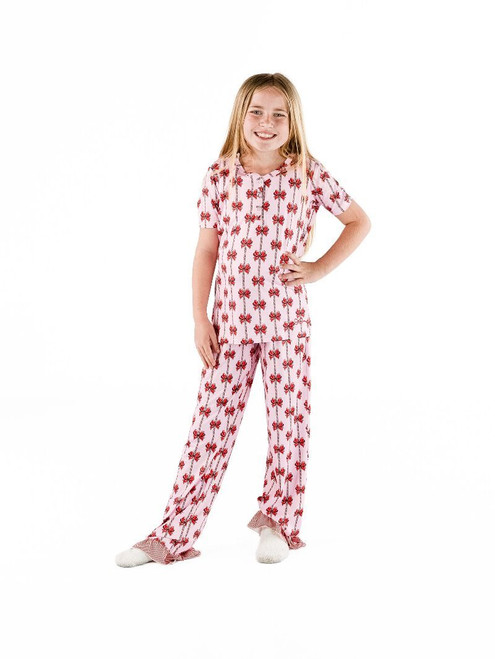 0226-YTH-PJ-LILY-HOL-MNTBOW