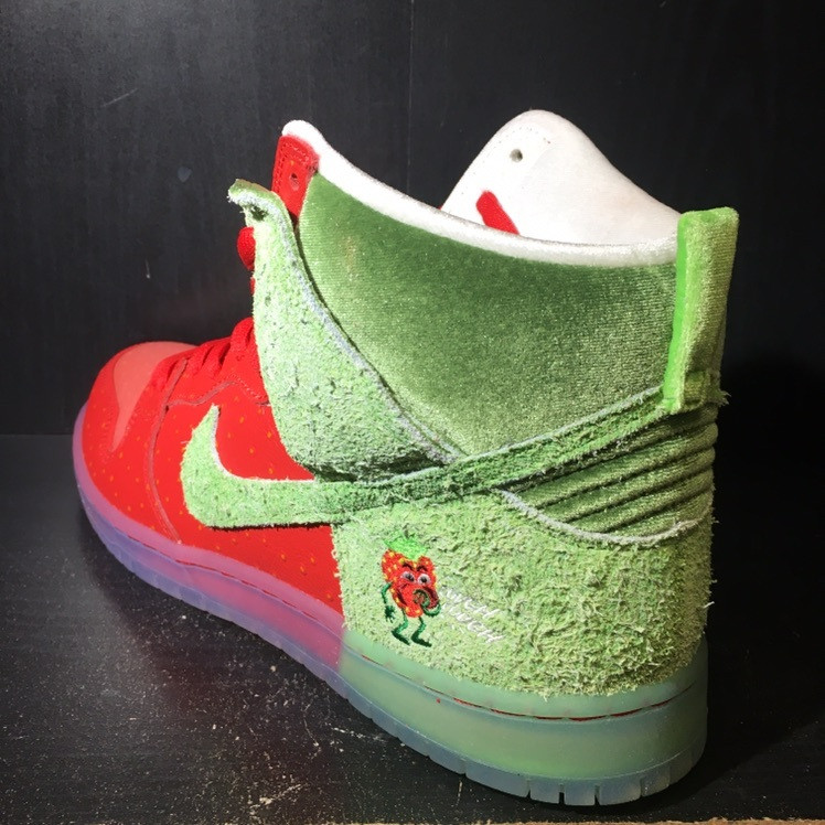 nike sb strawberry cough price