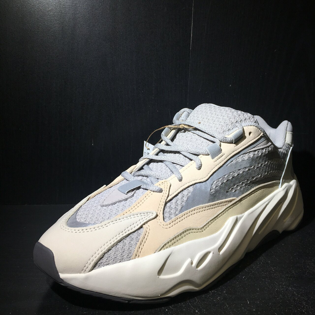 yeezy 700 v2 cream