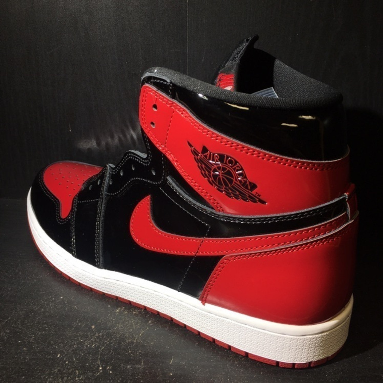 Air Jordan 1 Patent Bred