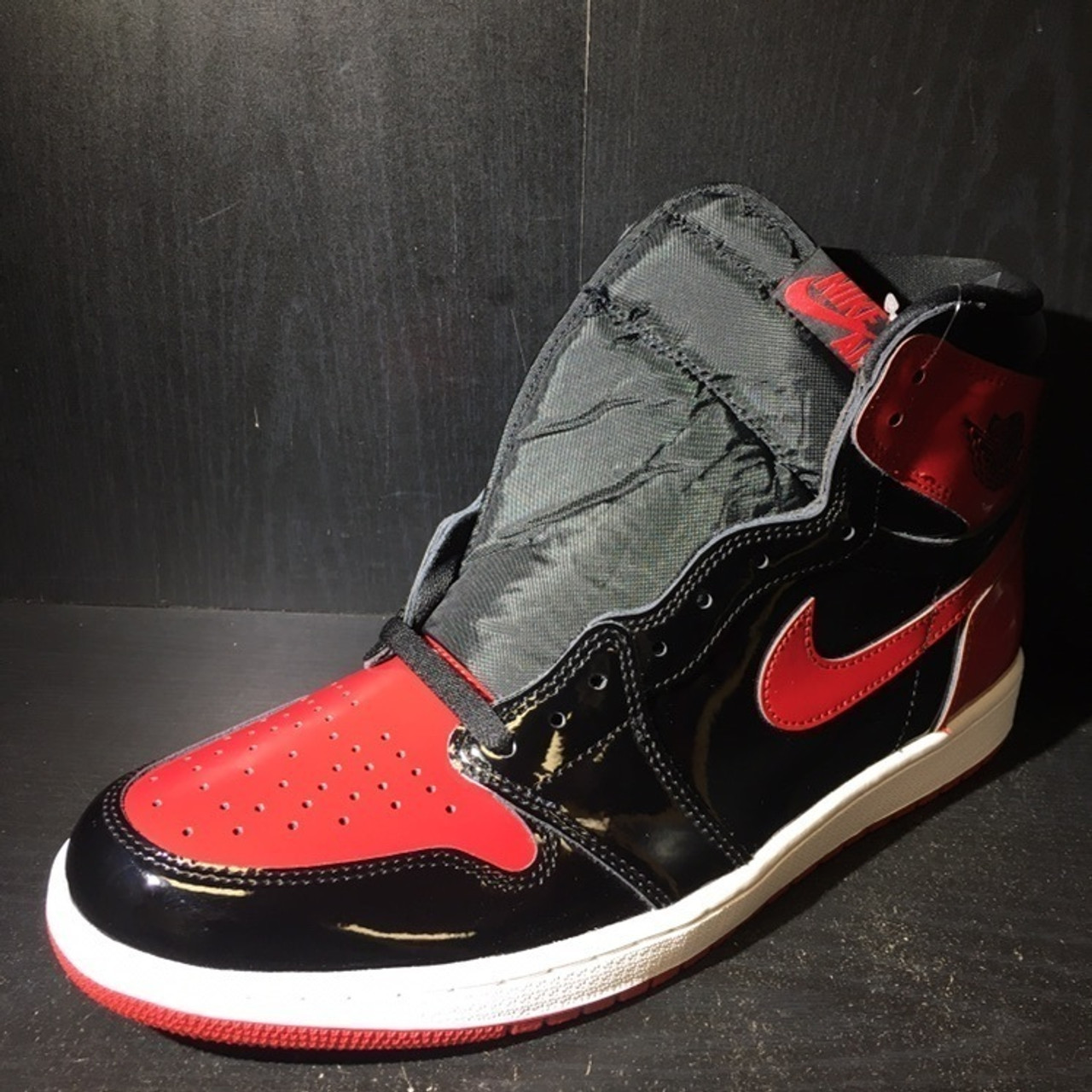 Air Jordan 1 Patent Bred