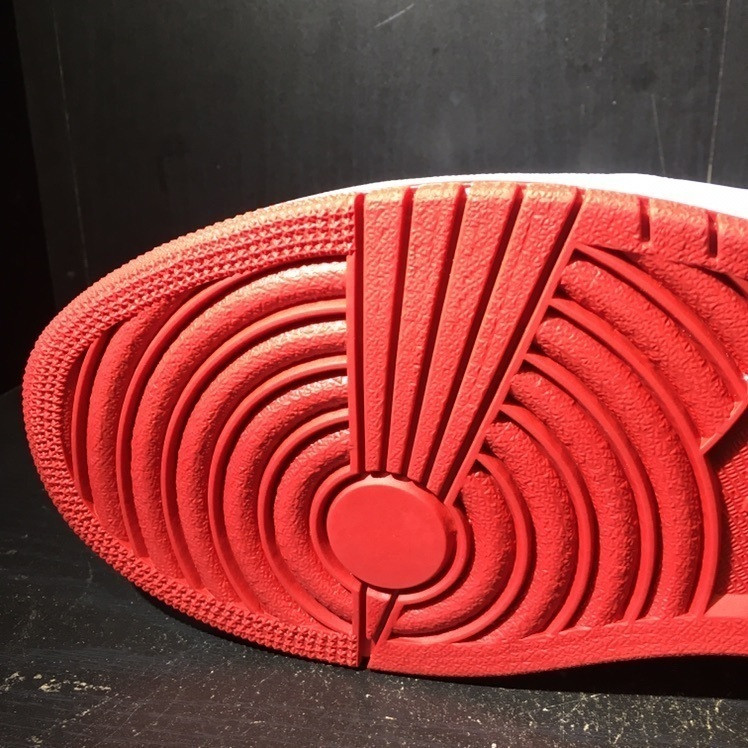 Air Jordan 1 Bred Patent Sz 9.5 (#21398)