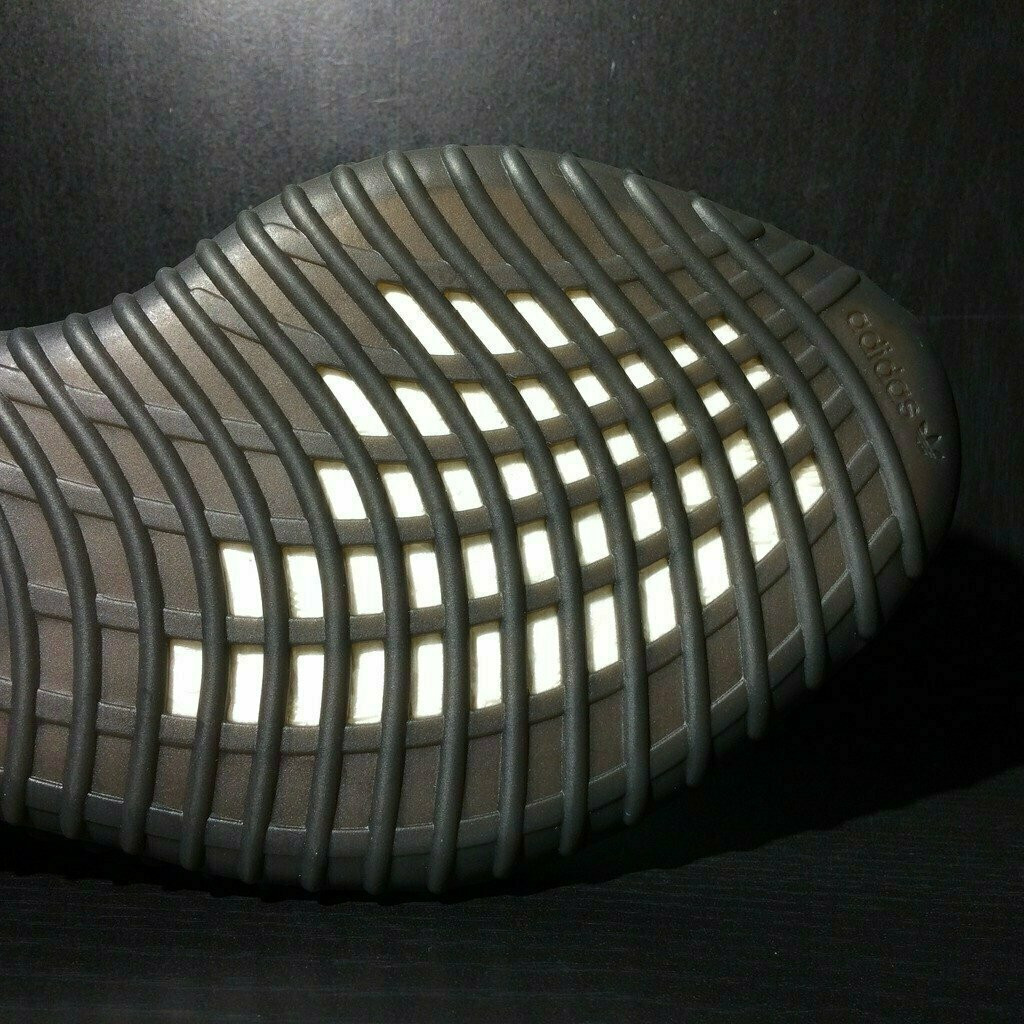 yeezy oreo size 10.5