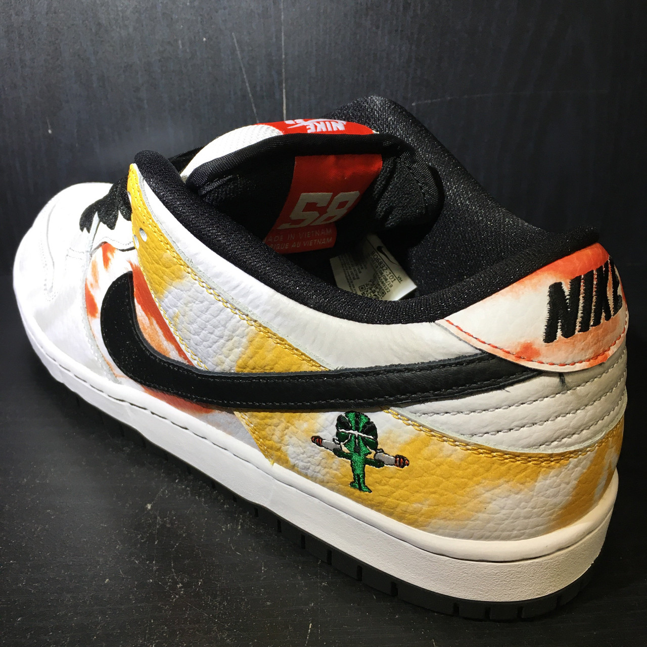 長期納期 NIKE SB DUNK LOW Raygun White - 靴