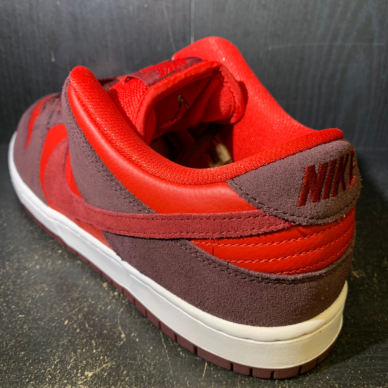 Nike Sb Dunk Low Cherry Sz 10.5 (#24711)