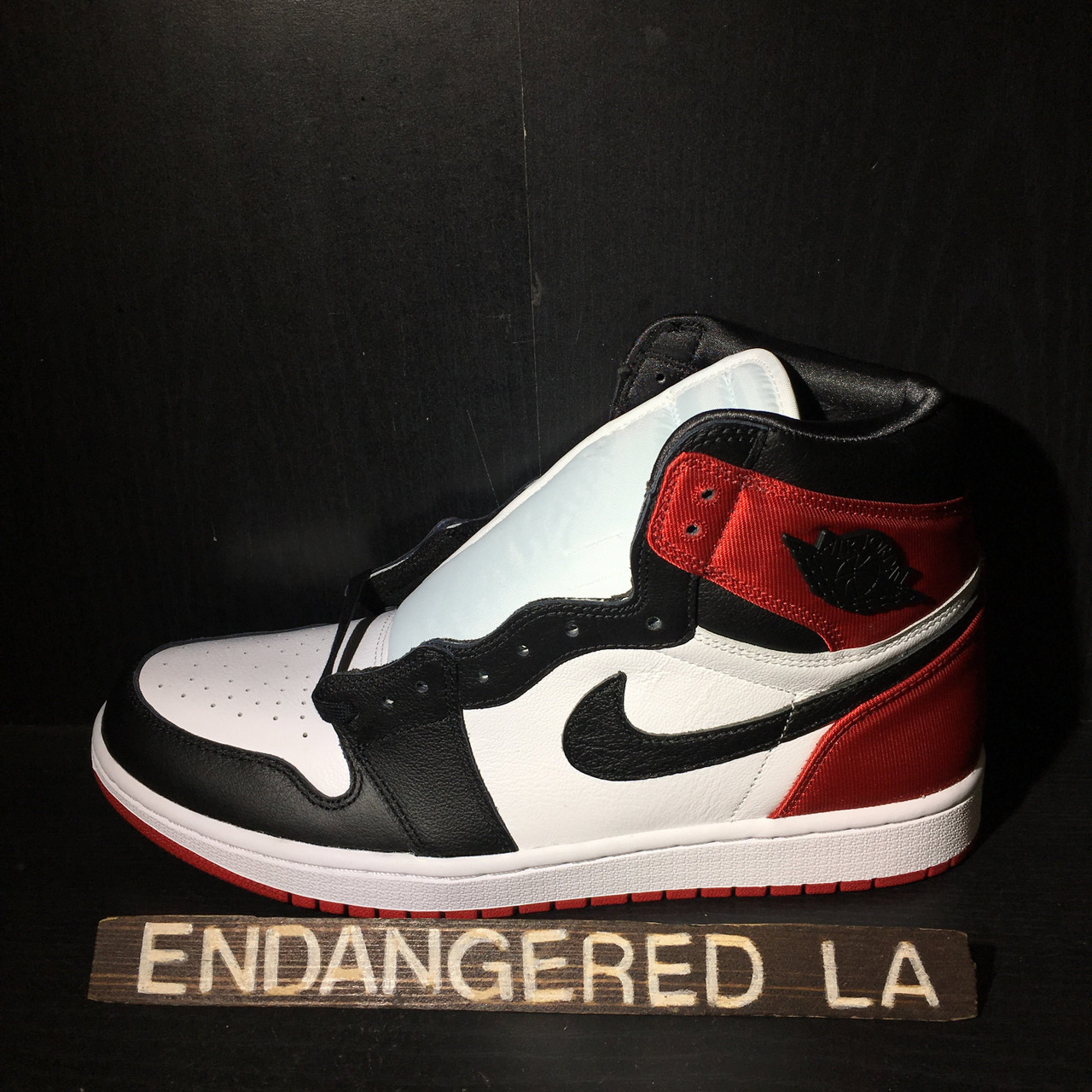 Air Jordan 1 Satin Black Toe