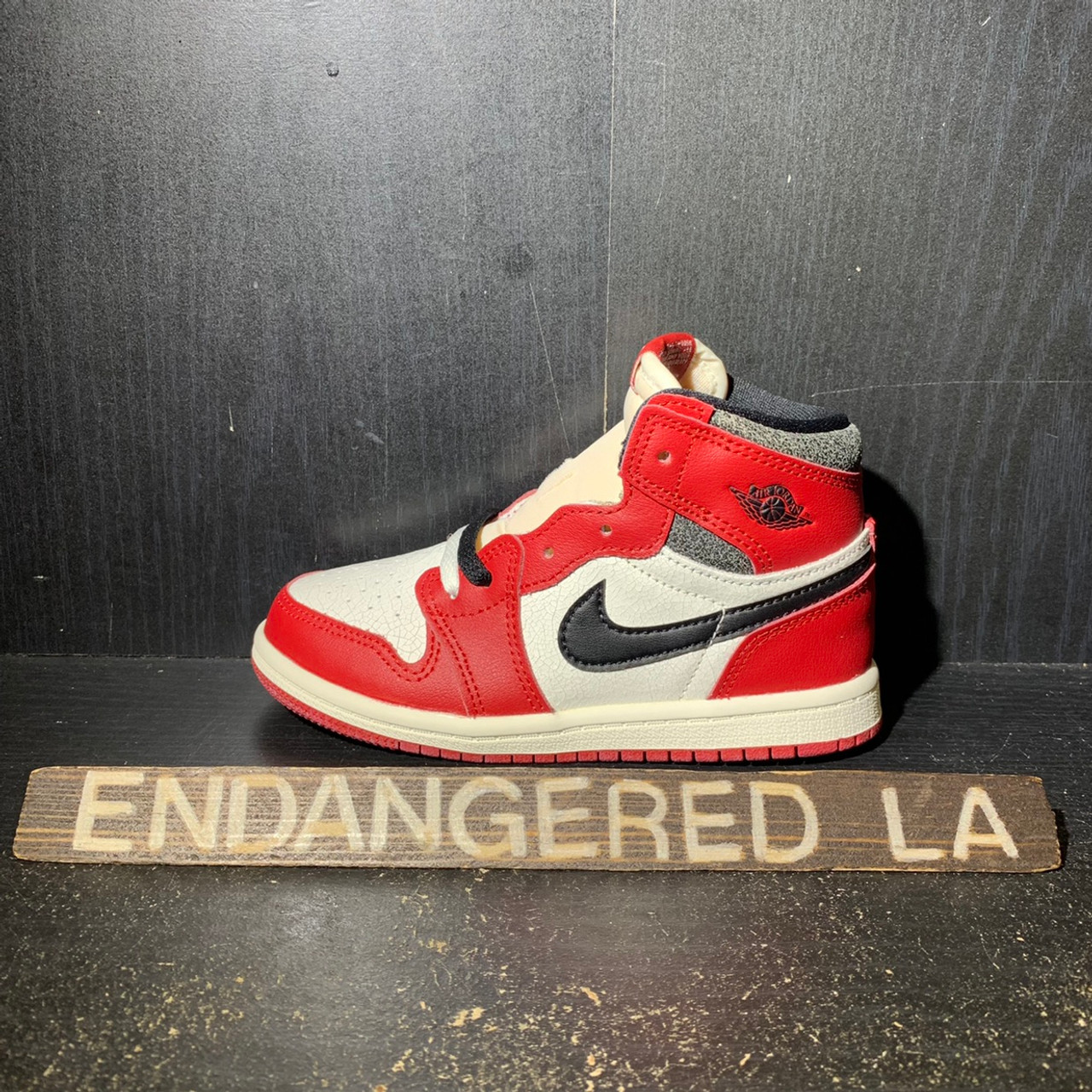 Size 11 Nike Air Jordan 1 Retro High OG Chicago Lost and Found Red