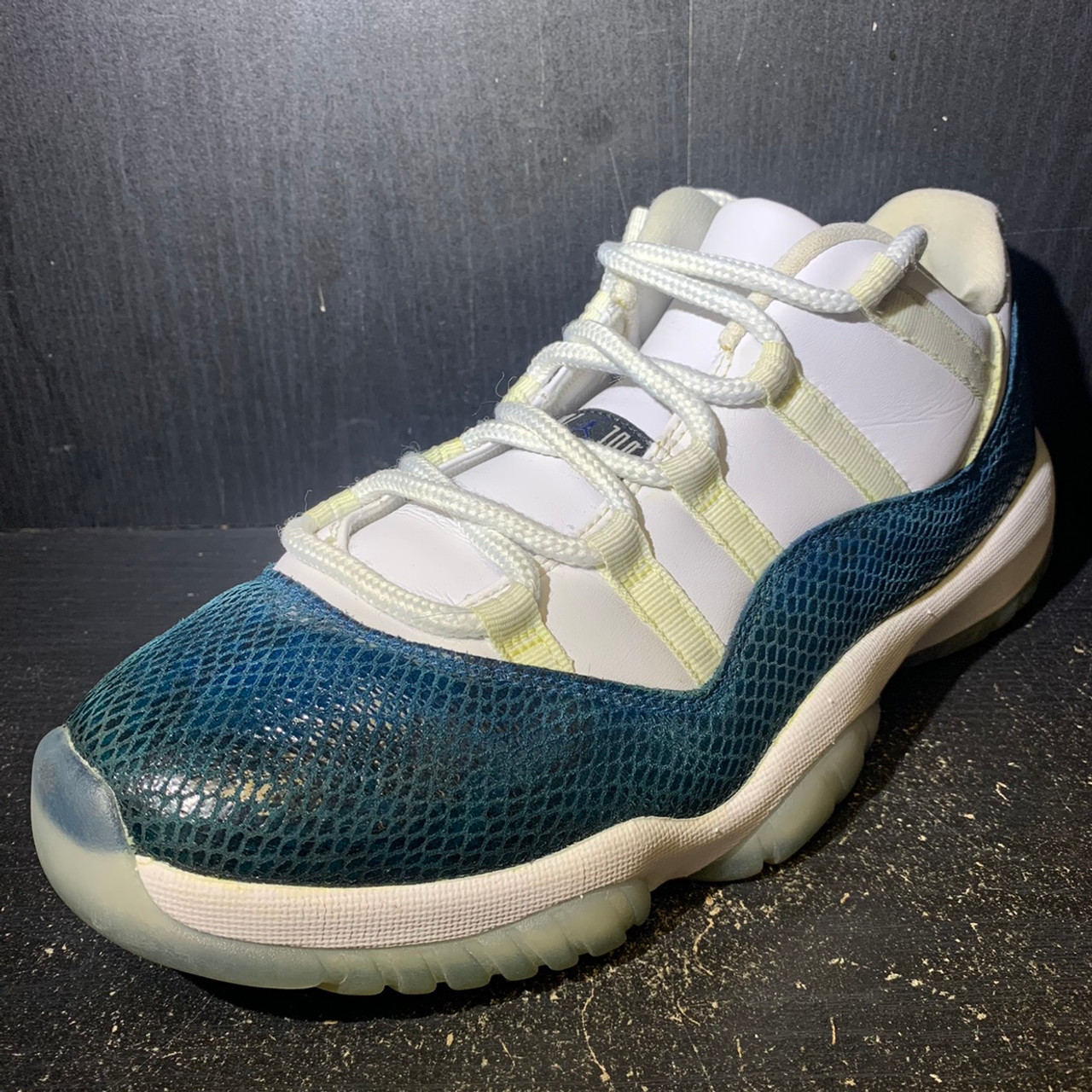 Air jordan 11 sales navy snakeskin