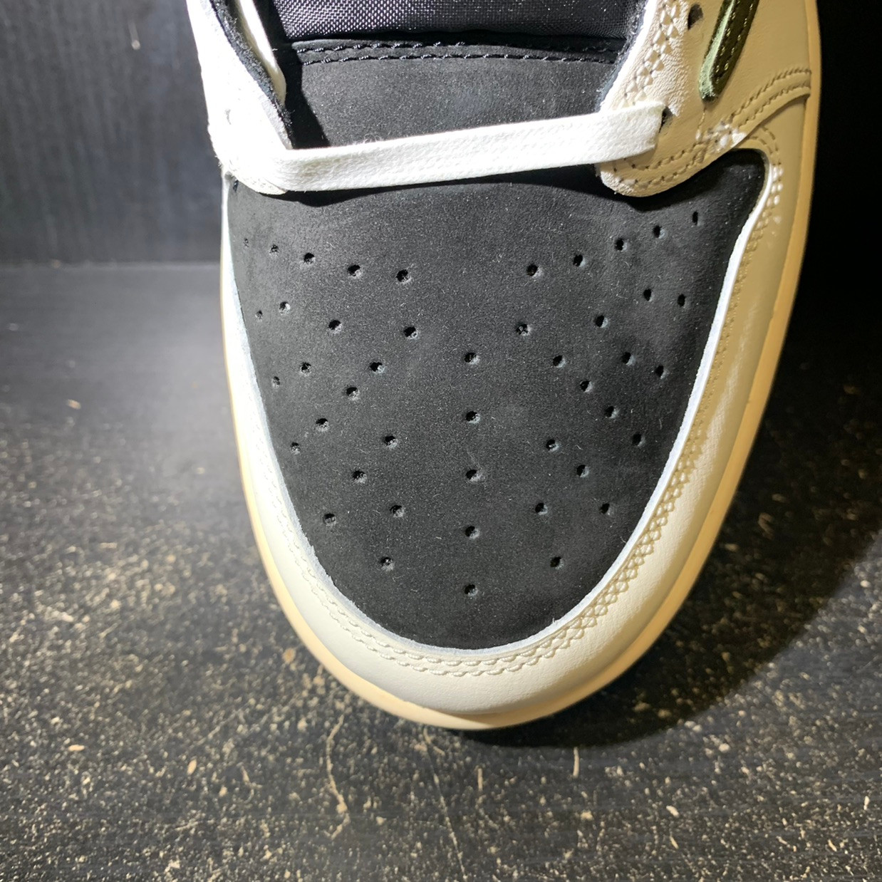 Air Jordan 1 Low Travis Scott Olive
