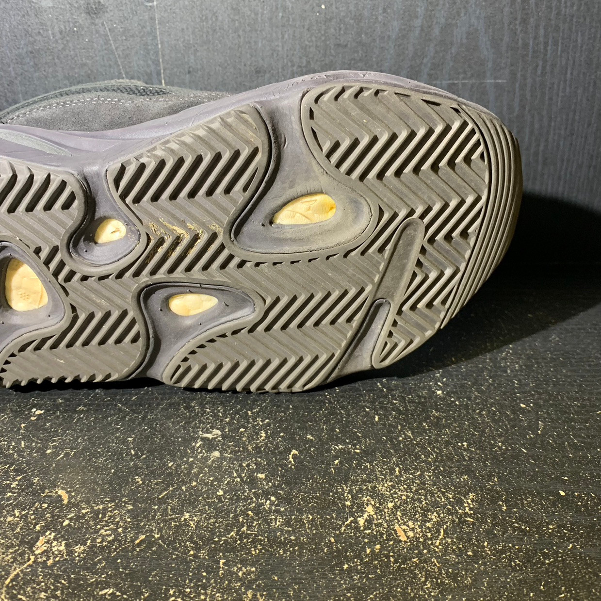 Yeezy 700 V2 Vanta Sz (#29765) - Main Image