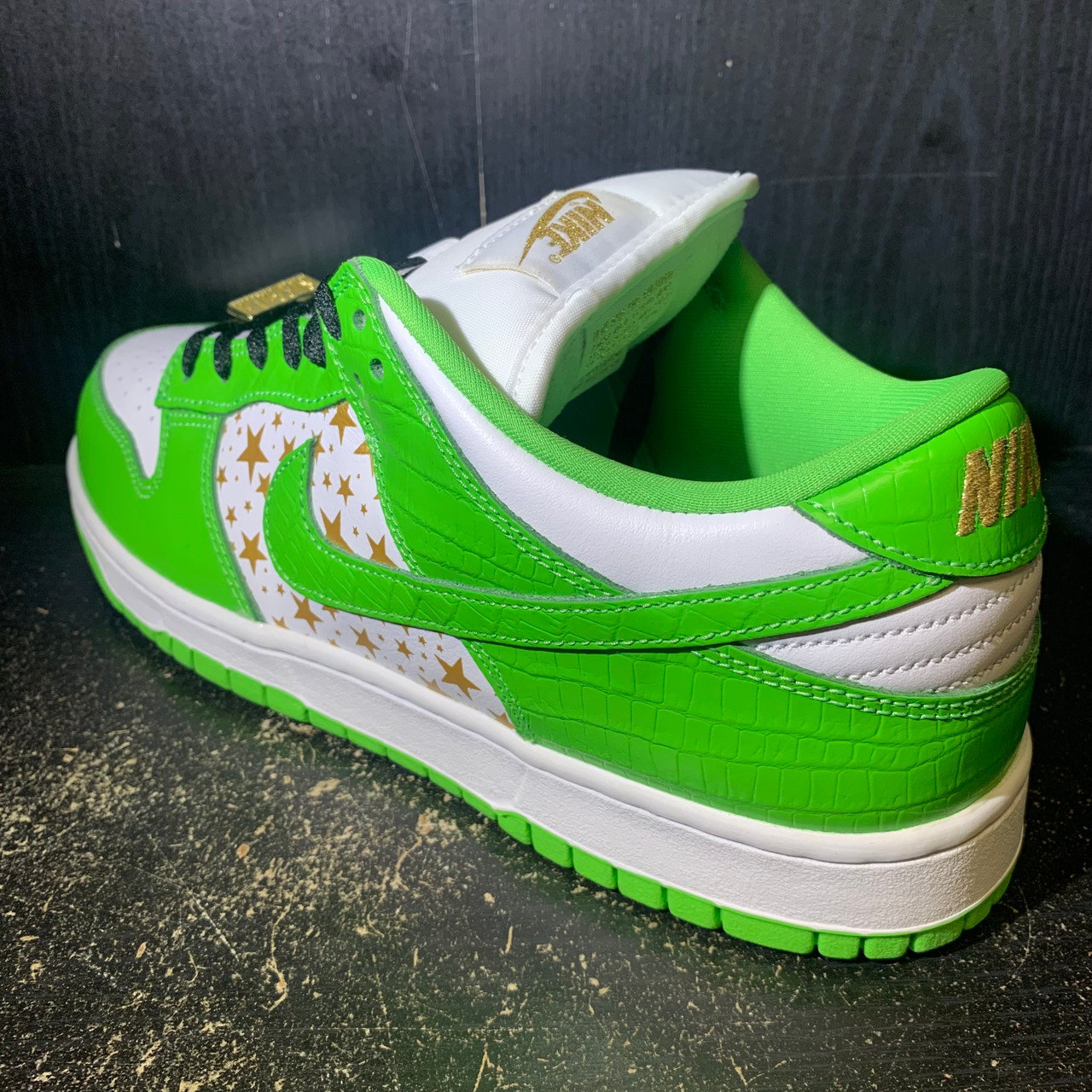 Supreme × Nike SB Dunk Low Green 27.5 Supreme x Nike SB Dunk Low Mean Green | Kixify Marketplace