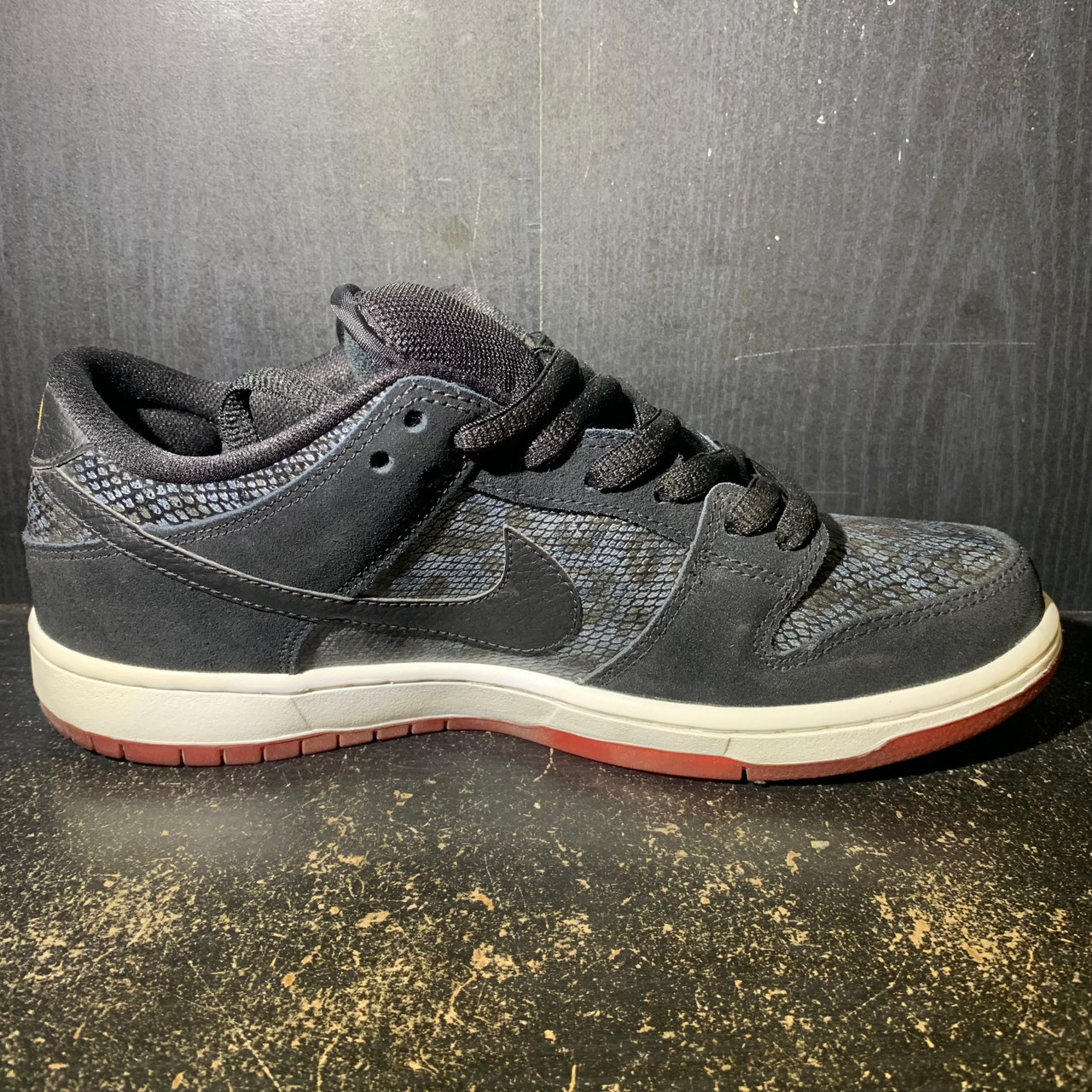 靴 Nike SB Dunk Low \"Snake Eyes\" Nike SB Dunk Low Snake Eyes Sneaker Review - YouTube