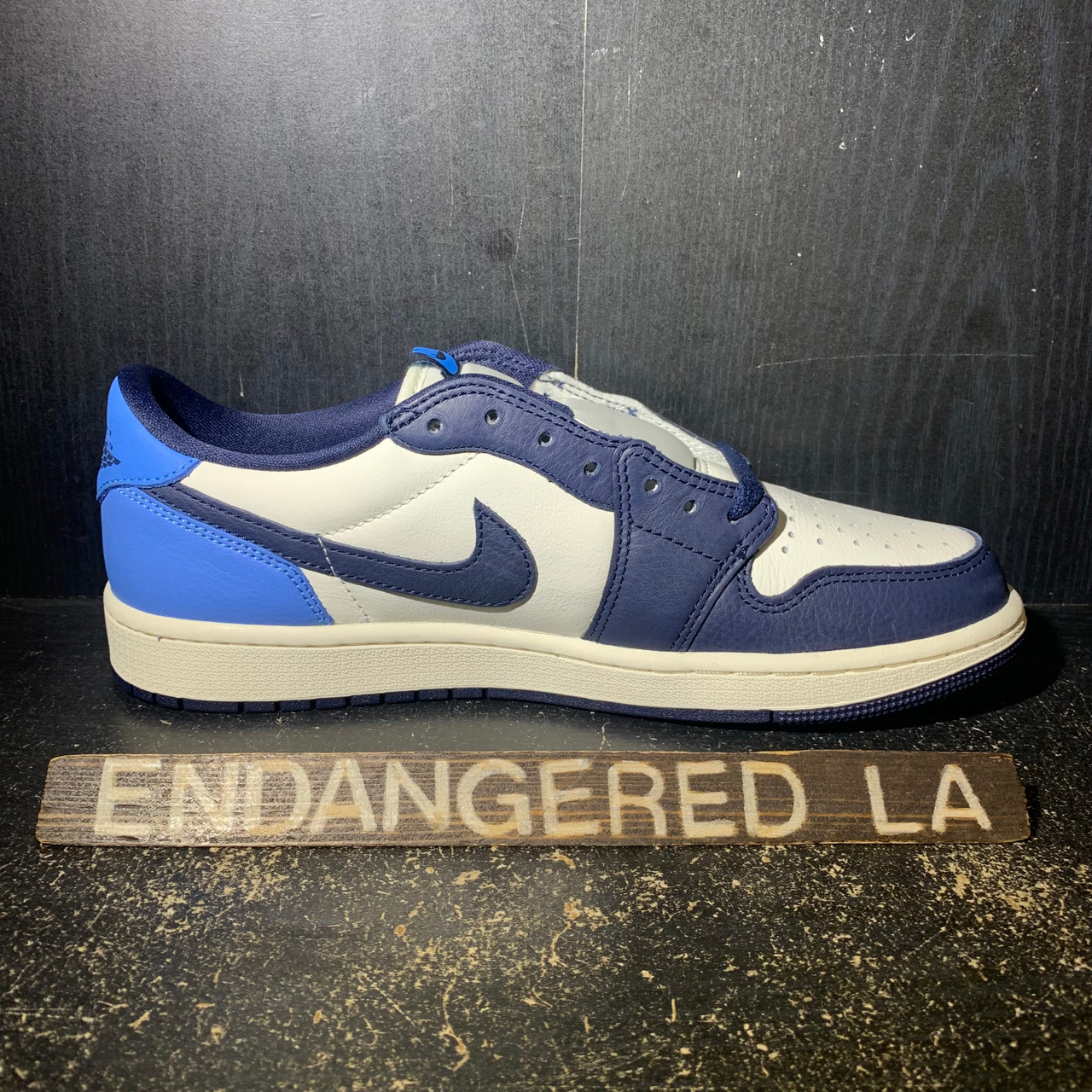 Air Jordan 1 Low OG Obsidian UNC 25'
