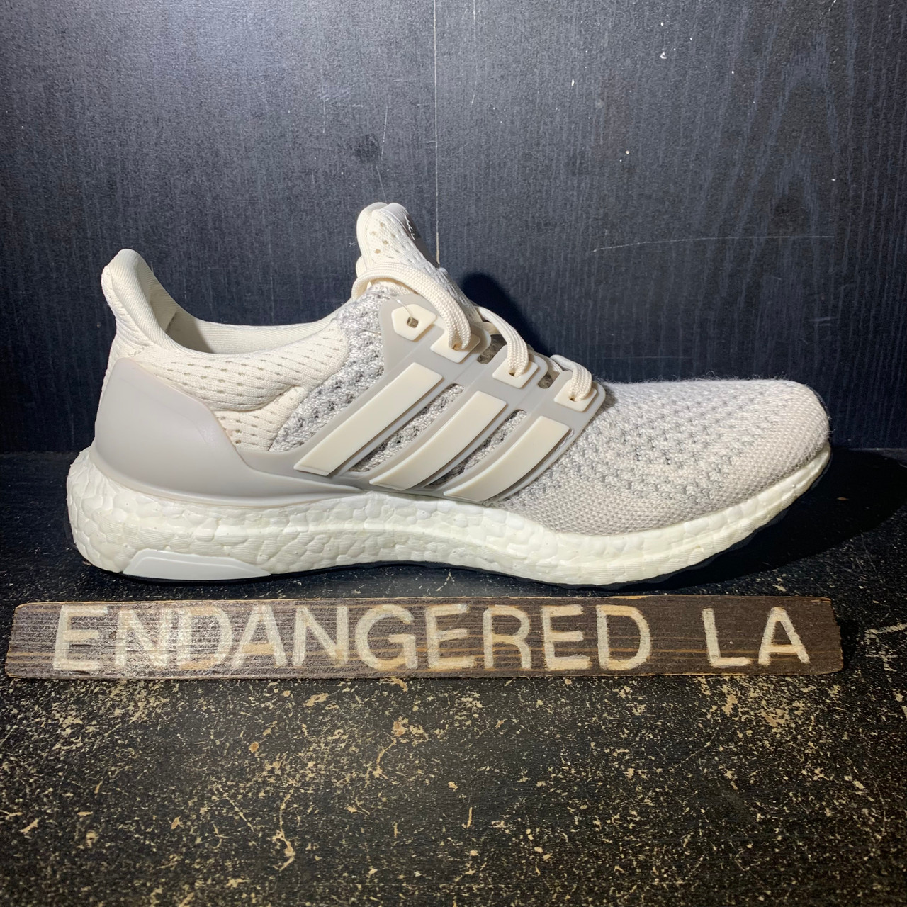 シューズ(男性用) Ultra boost Cream 893CDB09-174E-432D-9E9E-