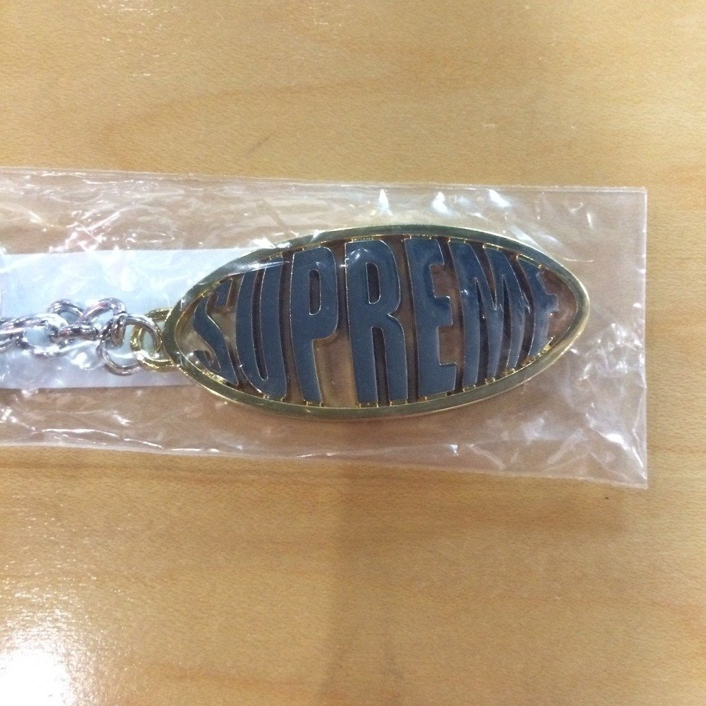 Supreme Keychain Oval S/S 17' - ENDANGERED LA