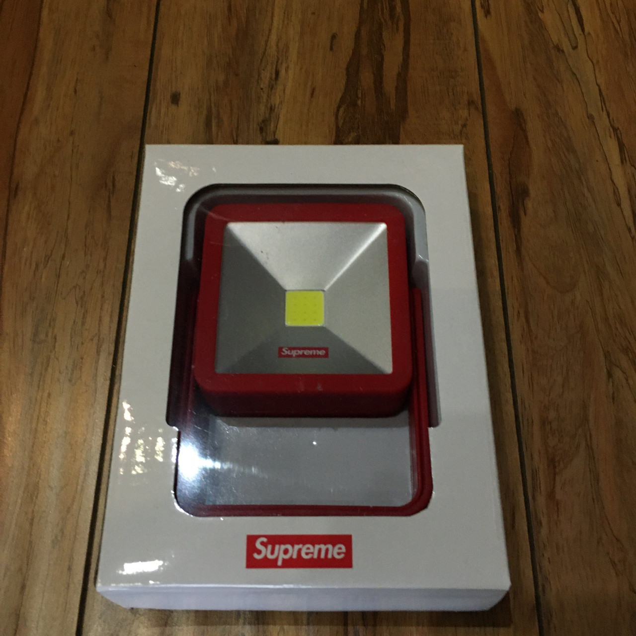 Supreme Magnetic Kickstand Light Red F/W 18'