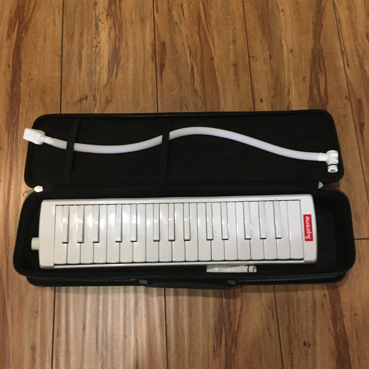 最安値100%新品新品未使用Supreme Hohner Melodica 白ピアニカ貴重限定未開封コラボシュプリームmusician定価以下メロディカステッカーおまけ付き入手困難 その他