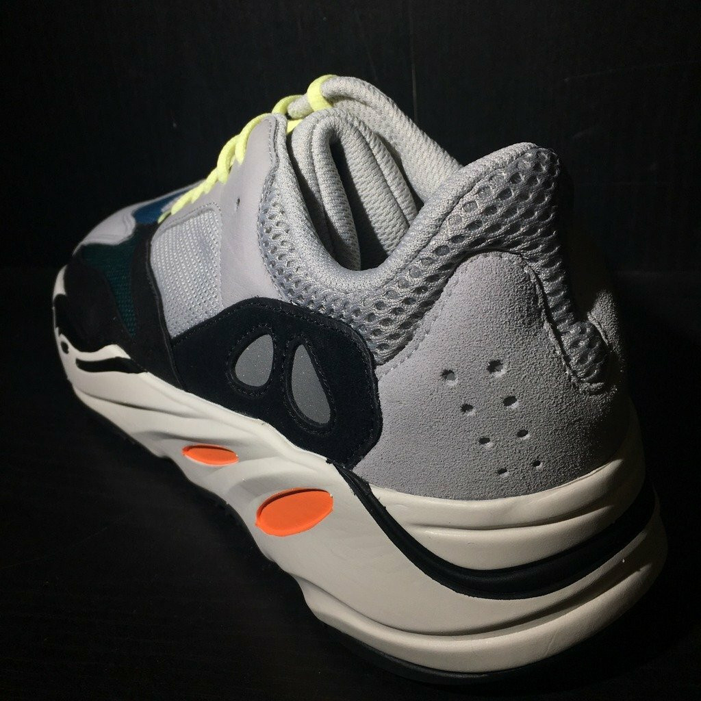 adidas yeezy wave runner 700