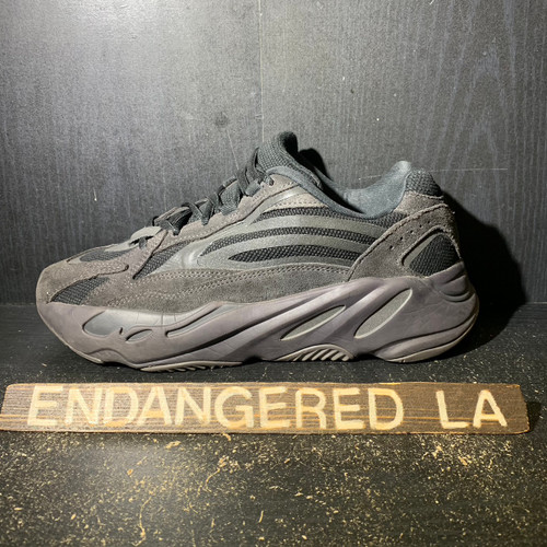 Yeezy 700 V2 Vanta Sz 7 (#29765)
