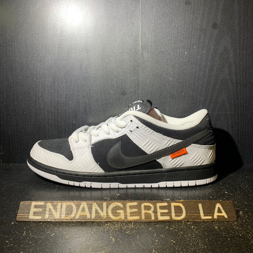 Nike SB Dunk Low Tightbooth
