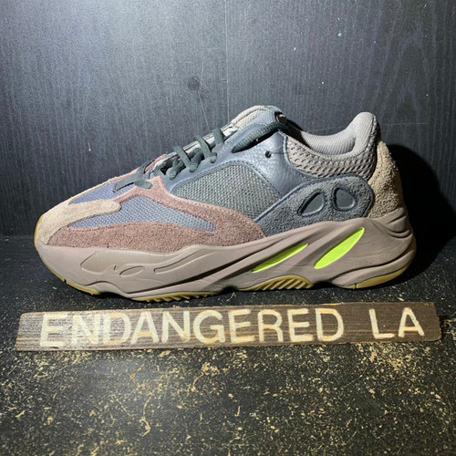 Yeezy 700 Mauve  Sz 8