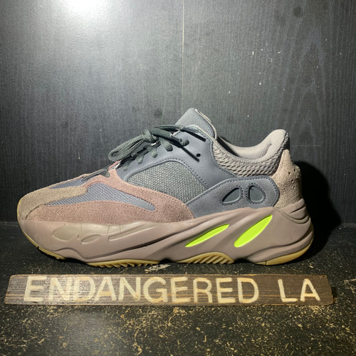 Yeezy 700 Mauve Sz 9.5