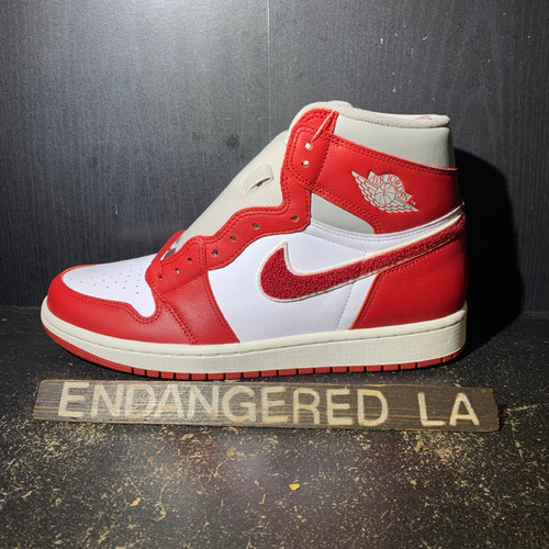 Air Jordan 1 Varsity Red Sz 9.5M/11W