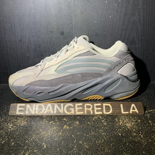 Yeezy 700 V2 Tephra Sz 10