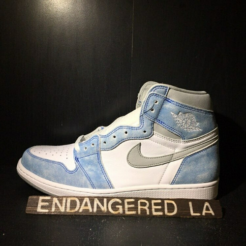 Air Jordan 1 Hyper Royal