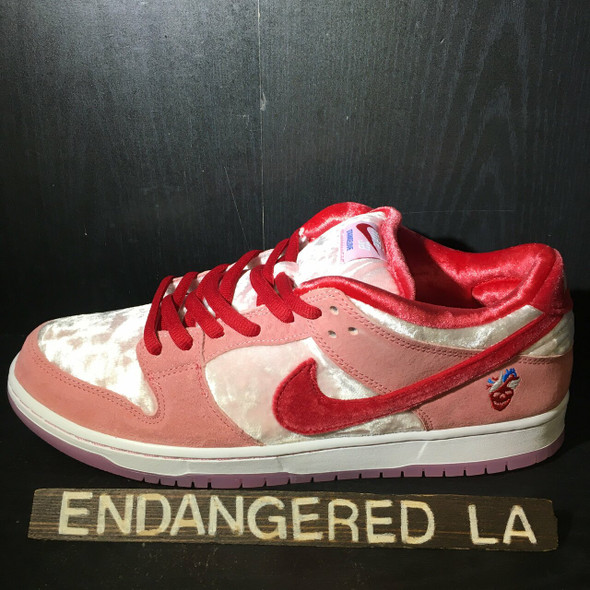Nike SB Dunk Low Strangelove Sz 11 (#21877) Nike SB Dunk Low Strangelove Sz 11 (#21877)