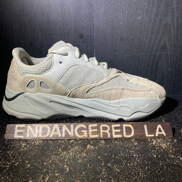 Yeezy 700 Salt Sz 9.5 Yeezy 700 Salt Sz 9.5