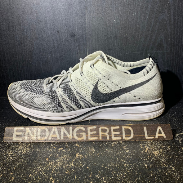 Nike Air Trianer White Black Sz 9.5 Nike Air Trianer White Black Sz 9.5